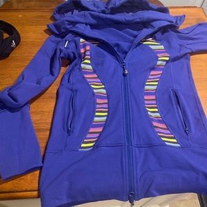 Lululemon sweater size 2 fits like a small